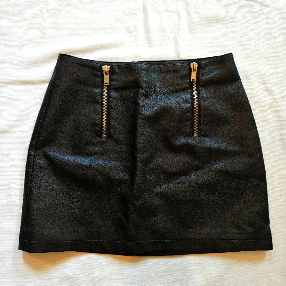 Forever 21 Black Faux Leather Mini Skirt - Picture 1 of 5